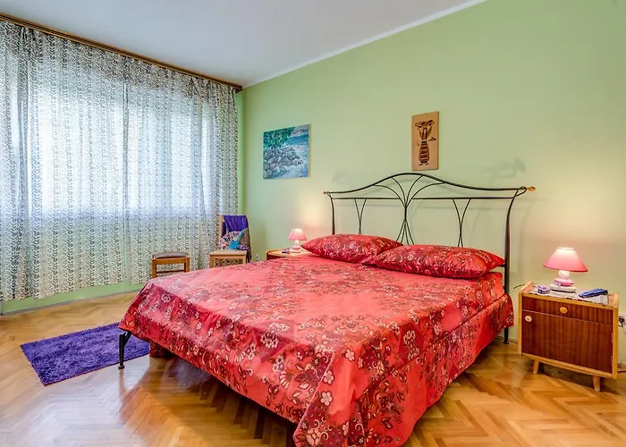 A Quiet Apartment With Balcony In Split About 15 Minutes Walk From The Old Center And Beach