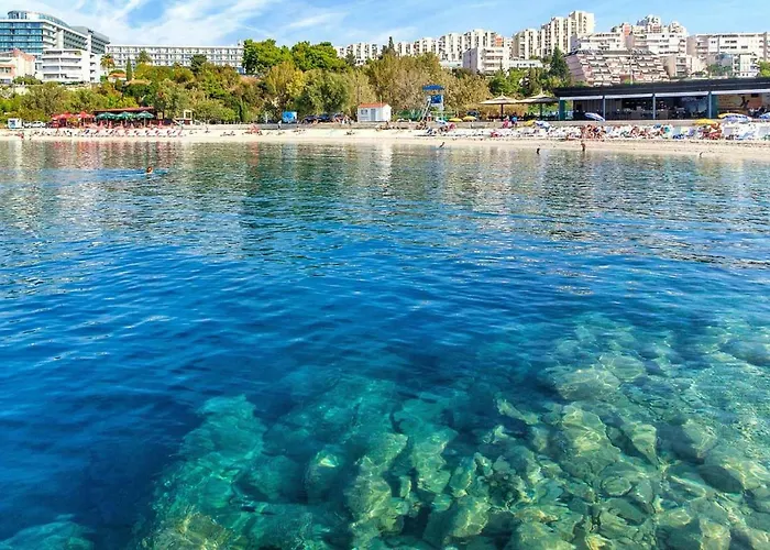 A Quiet Apartment With Balcony In Split About 15 Minutes Walk From The Old Center And Beach