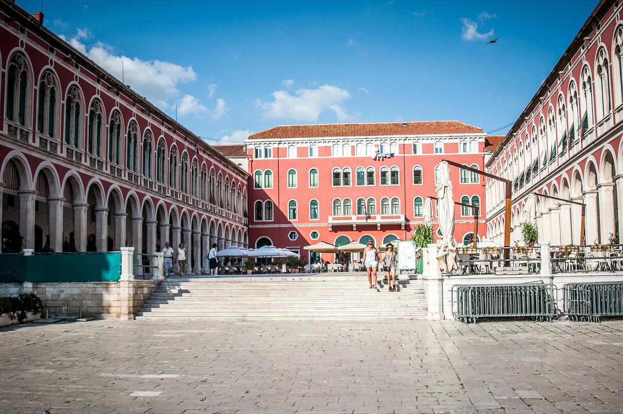 A Quiet With Balcony In About 15 Minutes Walk From The Old Center And Apartman Split