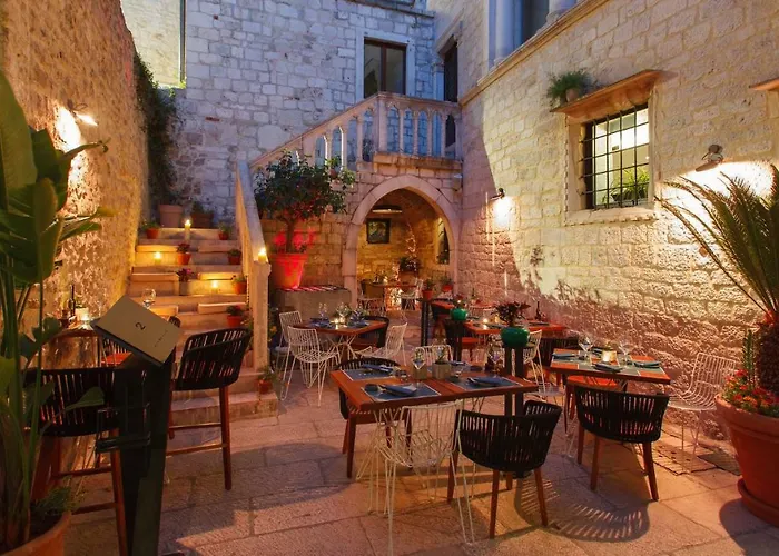 A Quiet Apartment With Balcony In Split