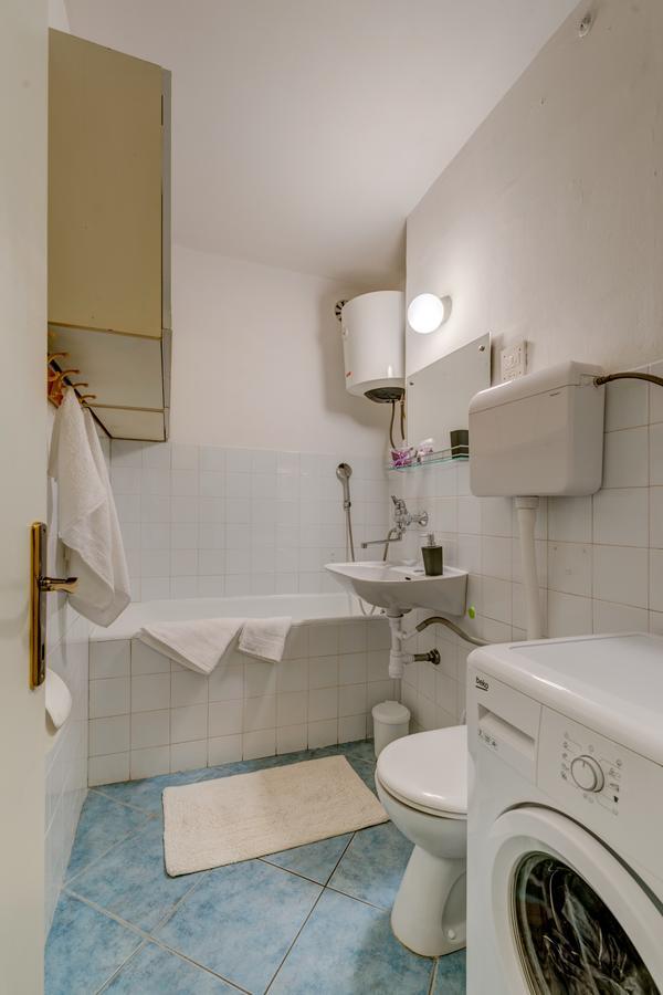 Apartment A Quiet With Balcony In Split