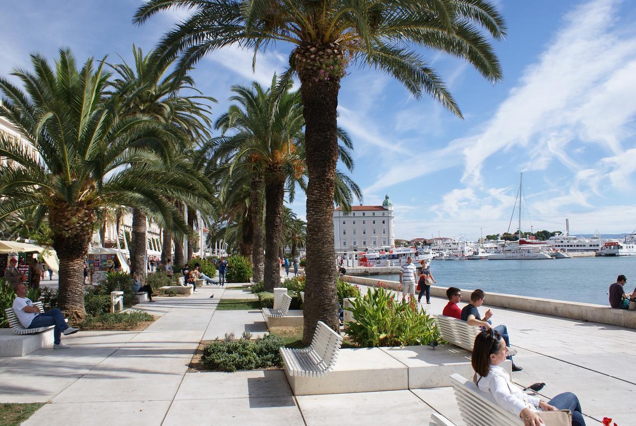 A Quiet With Balcony In Apartma Split